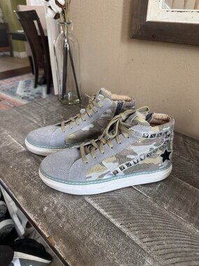 Myra Bag Comfy Womfy SneakersCamo Camouflage Tennis Shoes Sz 9